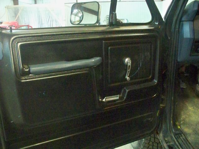 1985 Ford F150 4WD 4dr AT