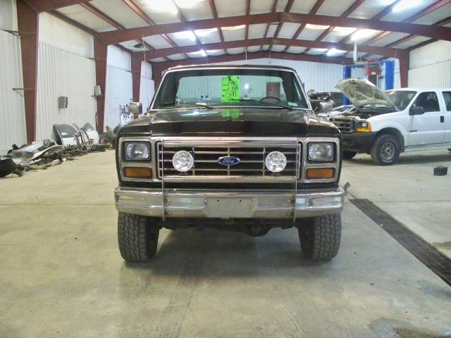 1985 Ford F150 4WD 4dr AT