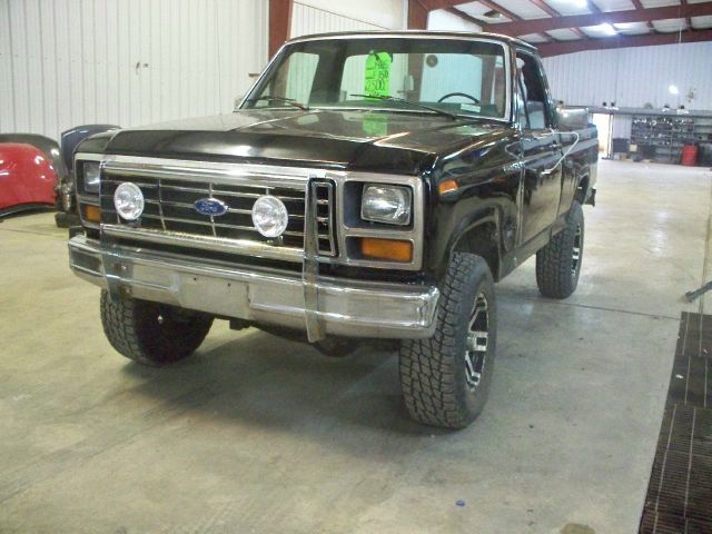 1985 Ford F150 4WD 4dr AT