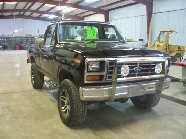 1985 Ford F150 4WD 4dr AT