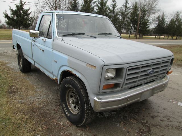 1986 Ford F150 4WD 4dr AT