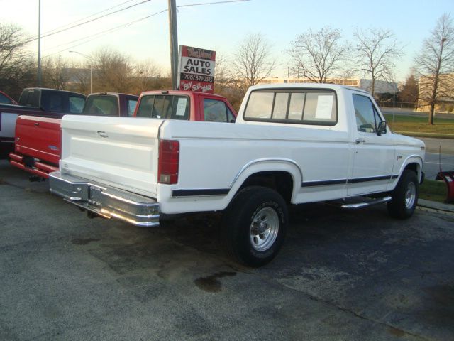 1986 Ford F150 4WD 4dr AT