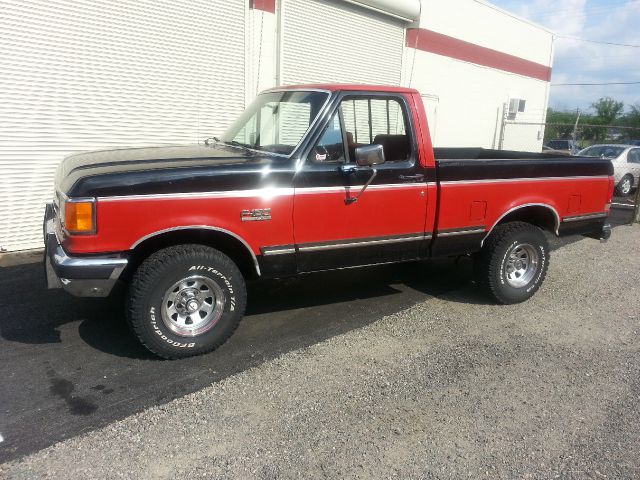 1987 Ford F150 4WD 4dr AT