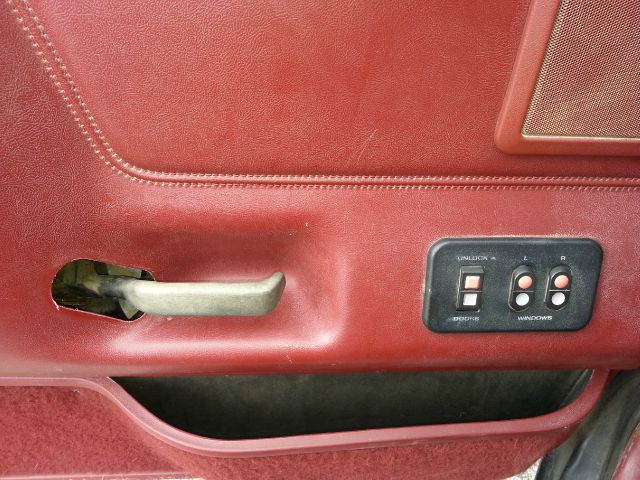 1987 Ford F150 4WD 4dr AT