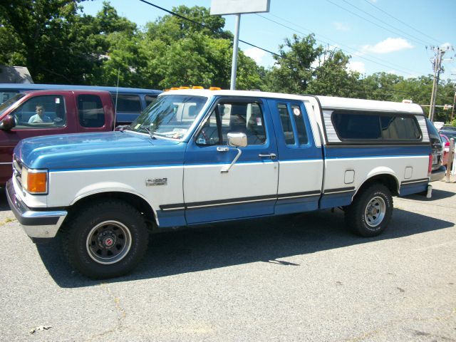 1990 Ford F150 143.5 WB 4WD