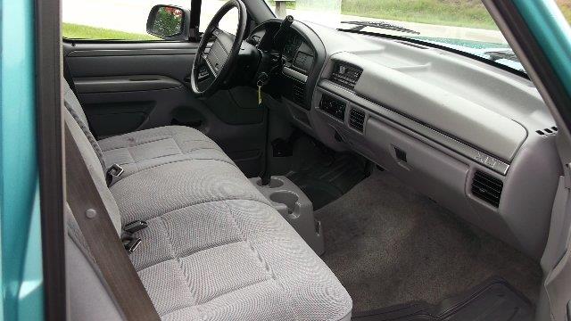 1995 Ford F150 LX FWD Sedan
