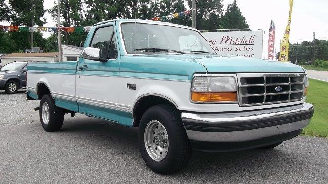 1995 Ford F150 LX FWD Sedan