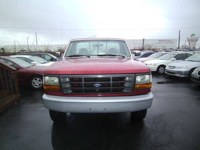 1995 Ford F150 2dr Reg Cab 135 WB Truck