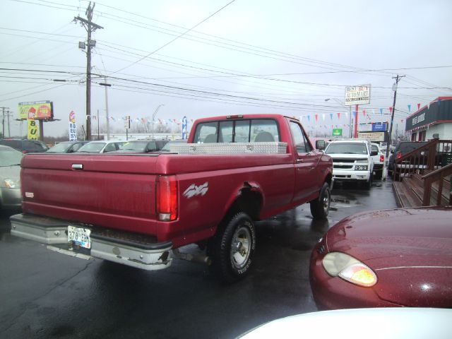 1995 Ford F150 2dr Reg Cab 135 WB Truck