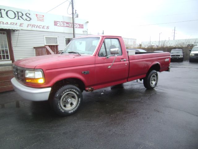 1995 Ford F150 2dr Reg Cab 135 WB Truck