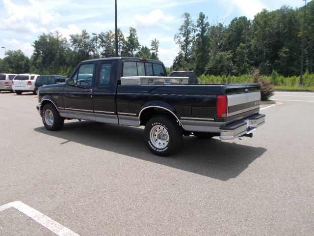 1995 Ford F150 SLE- 4X4
