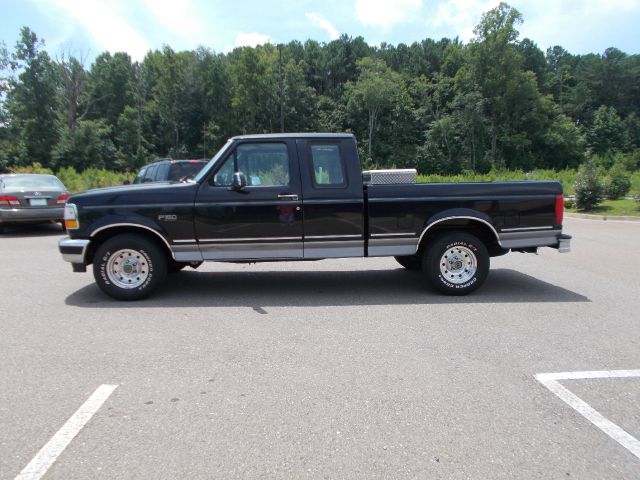 1995 Ford F150 SLE- 4X4