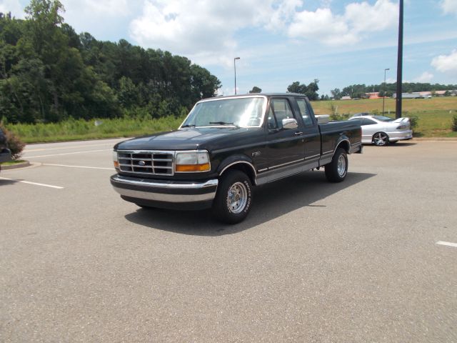 1995 Ford F150 SLE- 4X4