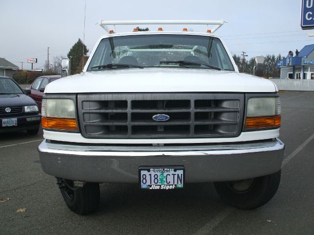 1996 Ford F150 2dr Reg Cab 135 WB Truck
