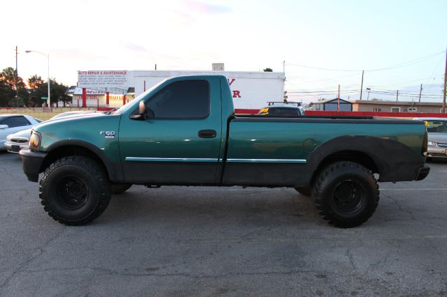 1998 Ford F150 2dr Reg Cab 135 WB Truck