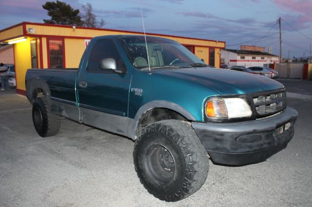 1998 Ford F150 2dr Reg Cab 135 WB Truck