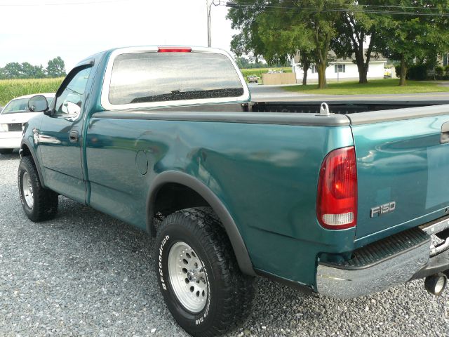 1998 Ford F150 2dr Reg Cab 135 WB Truck