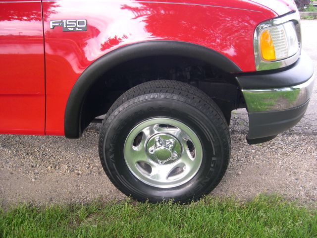 1999 Ford F150 2dr Reg Cab 135 WB Truck