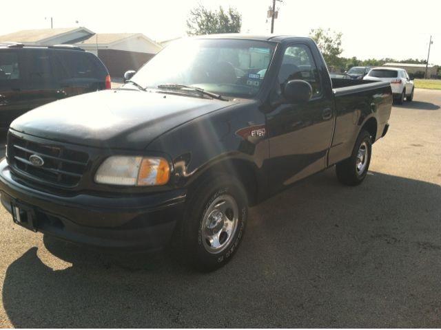 2000 Ford F150 C300 4dr Sdn 3.0L Luxury RWD Sedan