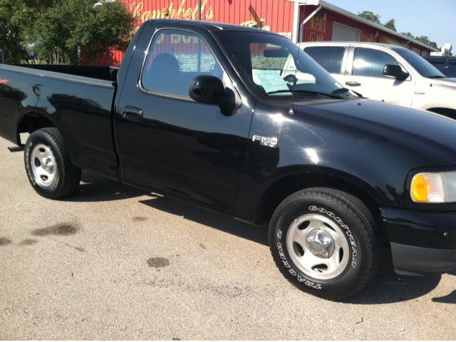 2000 Ford F150 C300 4dr Sdn 3.0L Luxury RWD Sedan