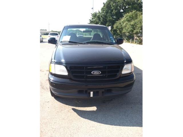2000 Ford F150 C300 4dr Sdn 3.0L Luxury RWD Sedan