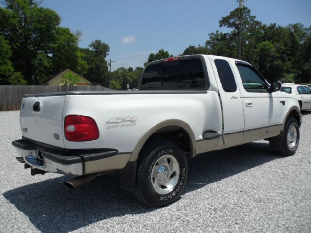 2000 Ford F150 XLS 4D Sedan