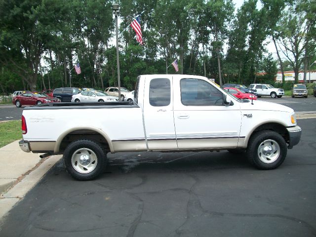 2000 Ford F150 Crew Cab 143.5 WB 4WD SLT