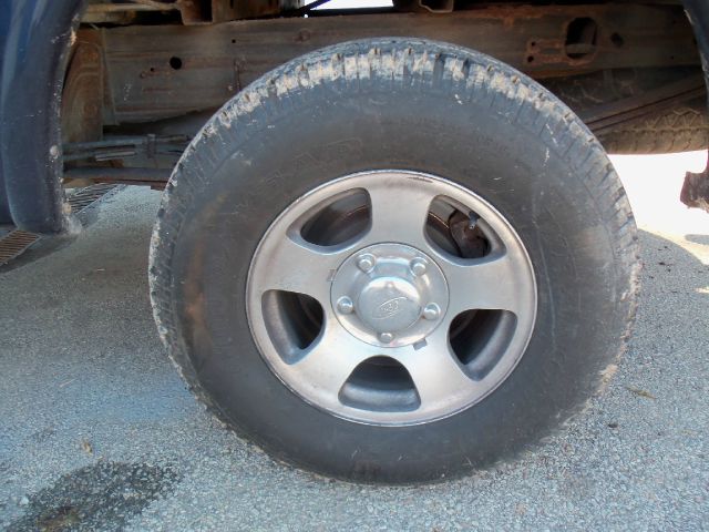 2000 Ford F150 SE Well Kept Alloy Wheels