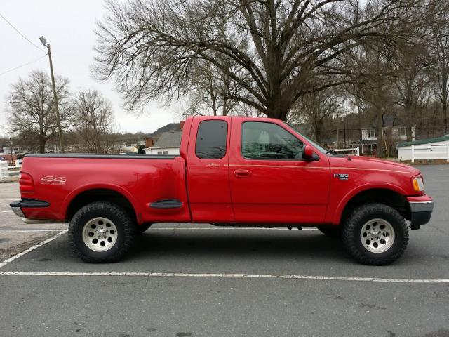 2000 Ford F150 XLS 4D Sedan