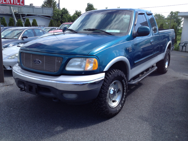 2001 Ford F150 SE Well Kept Alloy Wheels
