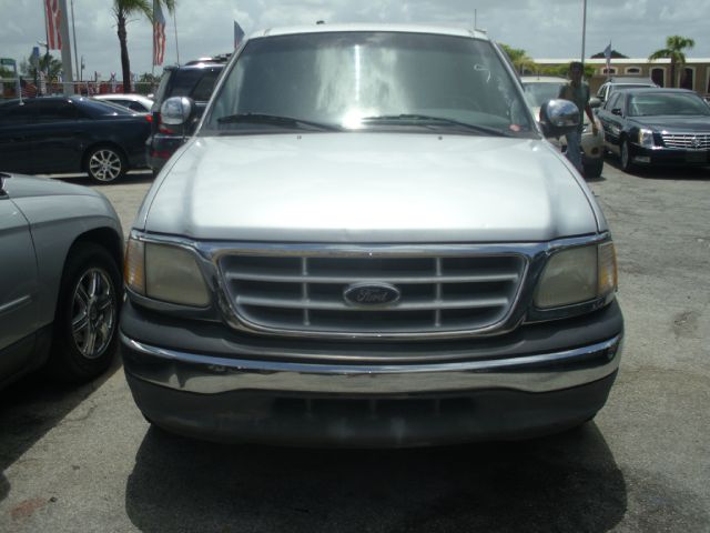2001 Ford F150 SL Short Bed 2WD
