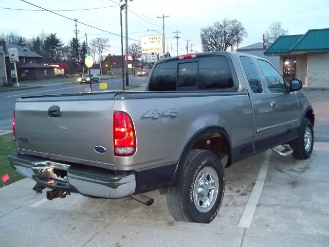2001 Ford F150 Crew Cab 143.5 WB 4WD SLT
