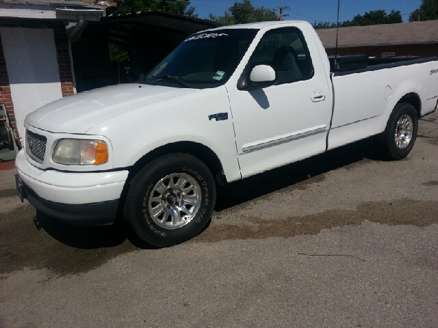 2001 Ford F150 Tradesman 4x2