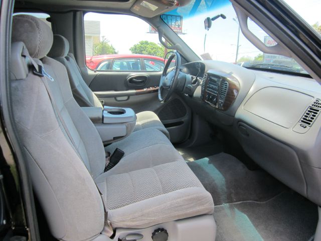 2002 Ford F150 Crew Cab 143.5 WB 4WD SLT