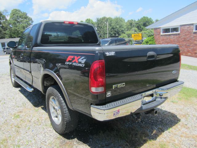 2002 Ford F150 Crew Cab 143.5 WB 4WD SLT