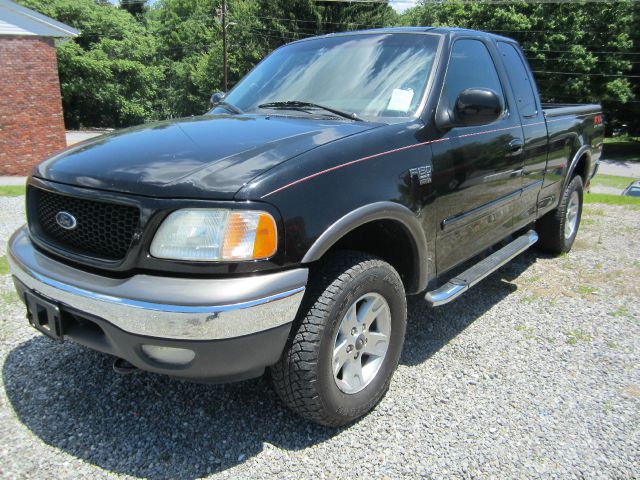 2002 Ford F150 Crew Cab 143.5 WB 4WD SLT