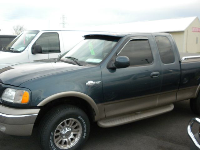 2002 Ford F150 Crew Cab 143.5 WB 4WD SLT