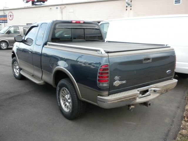 2002 Ford F150 Crew Cab 143.5 WB 4WD SLT