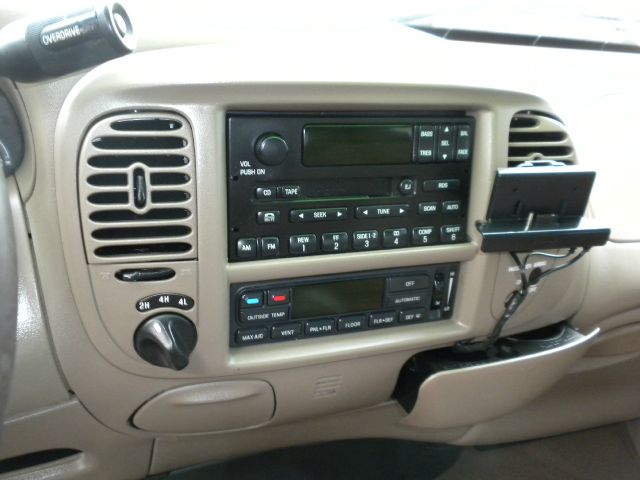 2002 Ford F150 Crew Cab 143.5 WB 4WD SLT