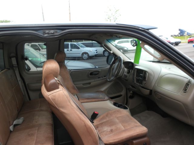 2002 Ford F150 Crew Cab 143.5 WB 4WD SLT