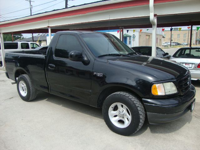 2002 Ford F150 Crew Cab Short Box 2-wheel Drive SLE