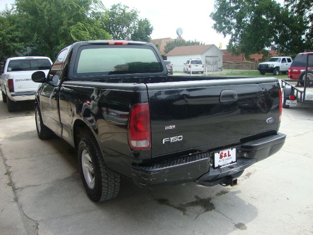 2002 Ford F150 Crew Cab Short Box 2-wheel Drive SLE