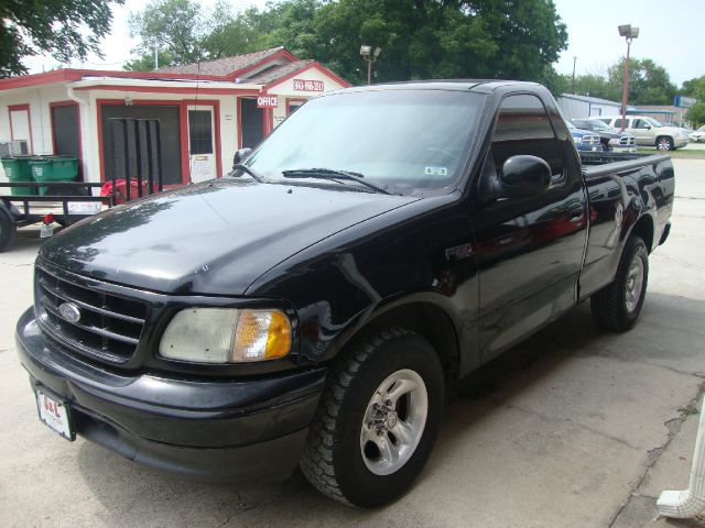 2002 Ford F150 Crew Cab Short Box 2-wheel Drive SLE