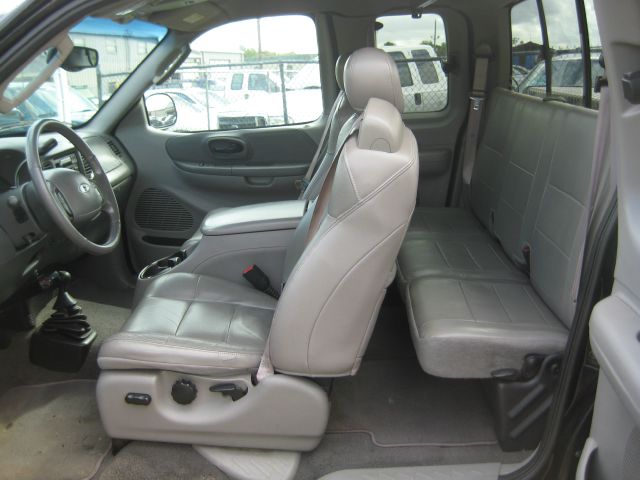 2002 Ford F150 Crew Cab 143.5 WB 4WD SLT