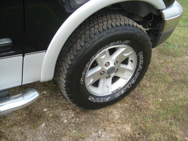 2002 Ford F150 Crew Cab 143.5 WB 4WD SLT