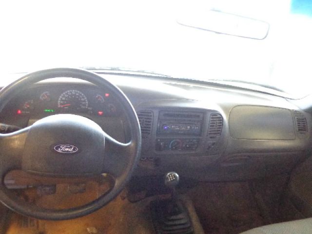 2002 Ford F150 Crew Cab Short Box 2-wheel Drive SLE