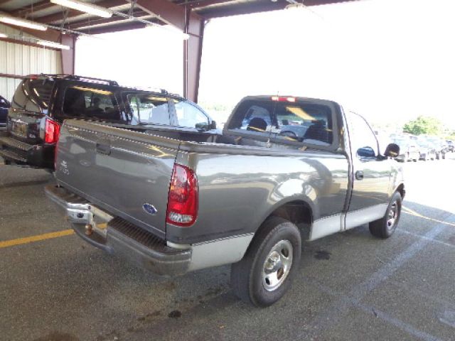 2002 Ford F150 Crew Cab Short Box 2-wheel Drive SLE