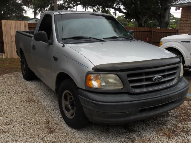 2002 Ford F150 Crew Cab Short Box 2-wheel Drive SLE