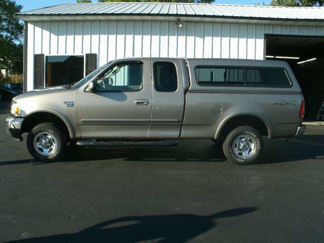 2003 Ford F150 XL 2WD Reg Cab