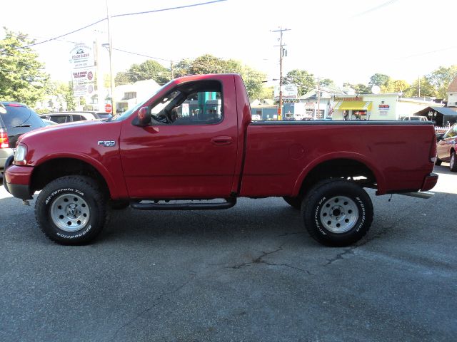 2003 Ford F150 Crew Cab Short Box 2-wheel Drive SLE